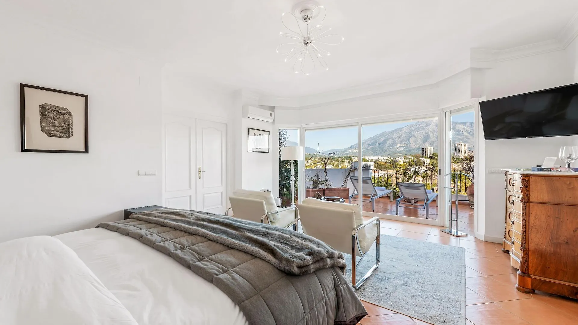 Pensión Molo 44 suites Puerto Banús Marbella