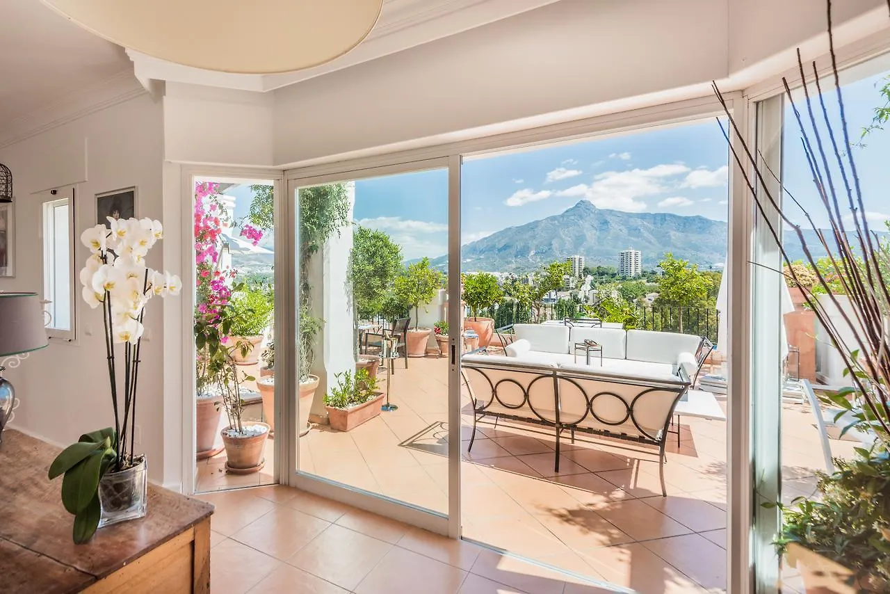 Molo 44 suites Puerto Banús Marbella Pensión